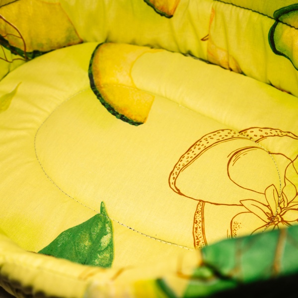 Лежанка овальная стеганая поролоновая хлопок Авокадо 52*46*20см/DONBARON